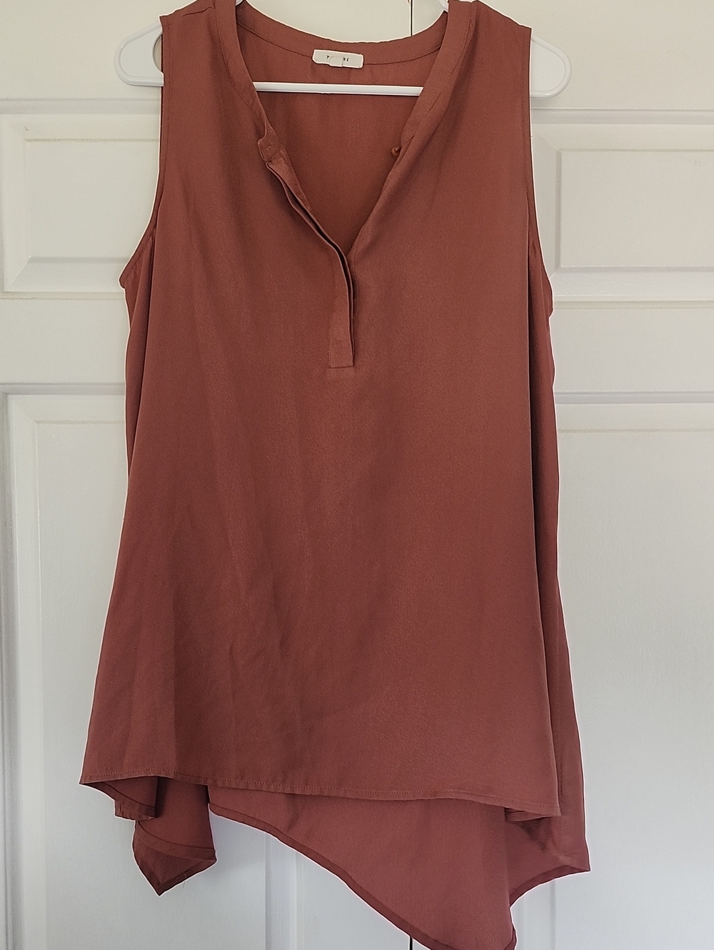 Pleione Sleeveless Split V-Neck Asymmetric Hem Tank in Rust